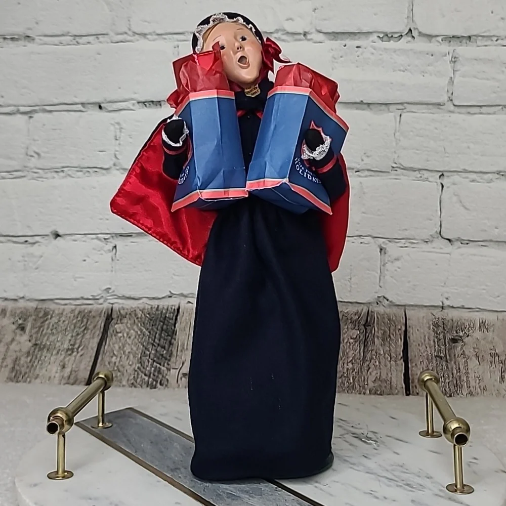 Byers' Choice Caroler Collectible 2005 Salvation Army Woman with Shopping Bags